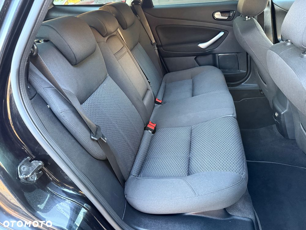 Ford Mondeo 2.0 TDCi Ghia - 19