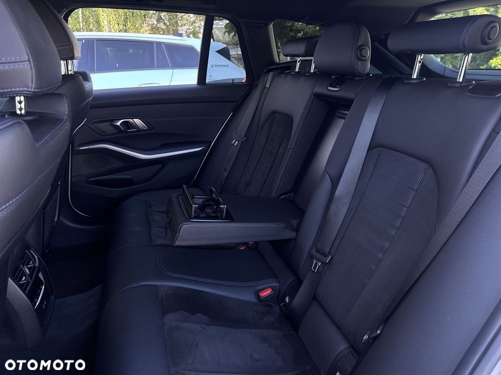 BMW Seria 3 320d xDrive - 24