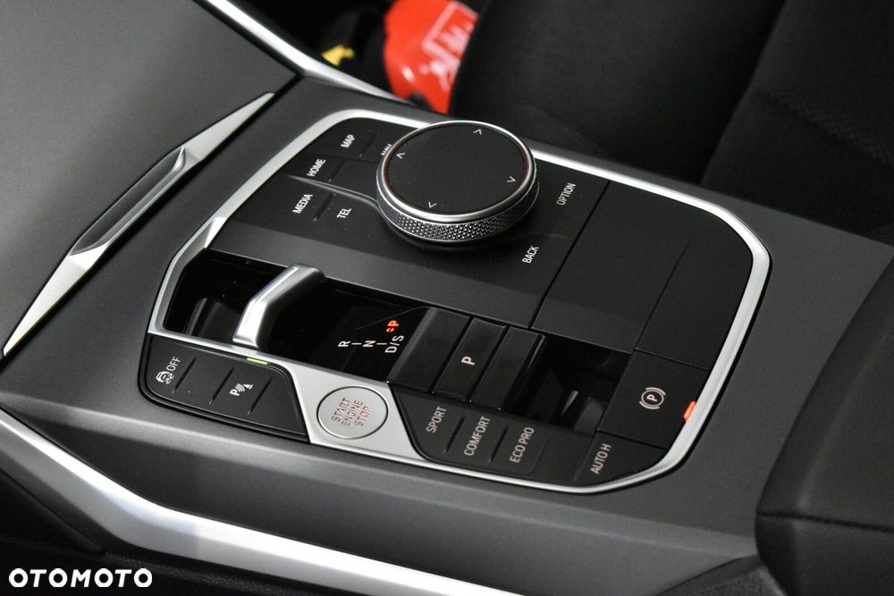 BMW Seria 3 320d xDrive mHEV - 20