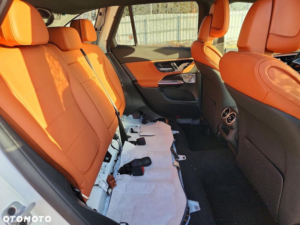 Mercedes-Benz GLC - 12