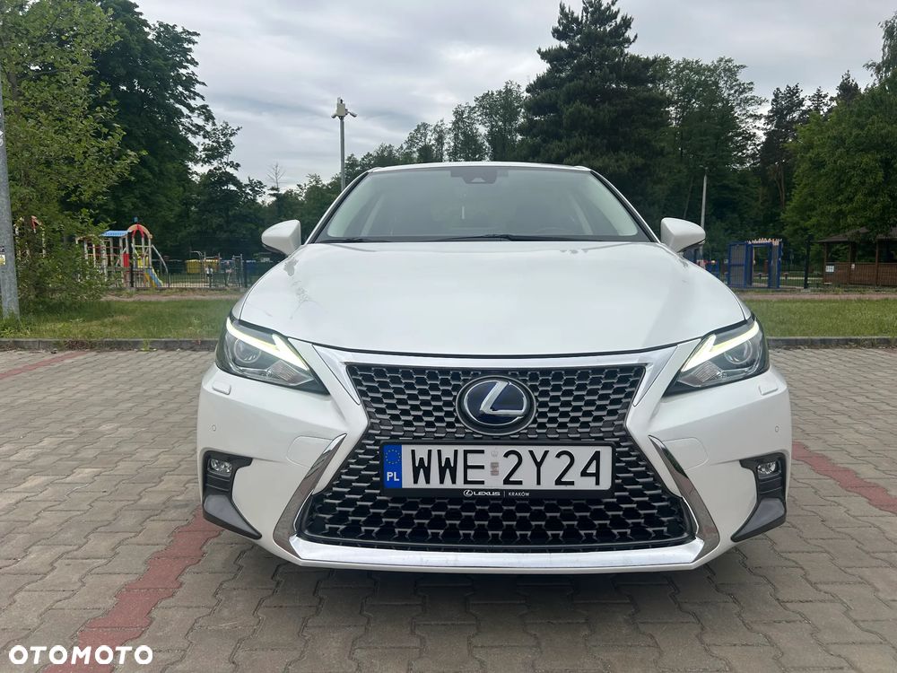 Lexus CT - 7