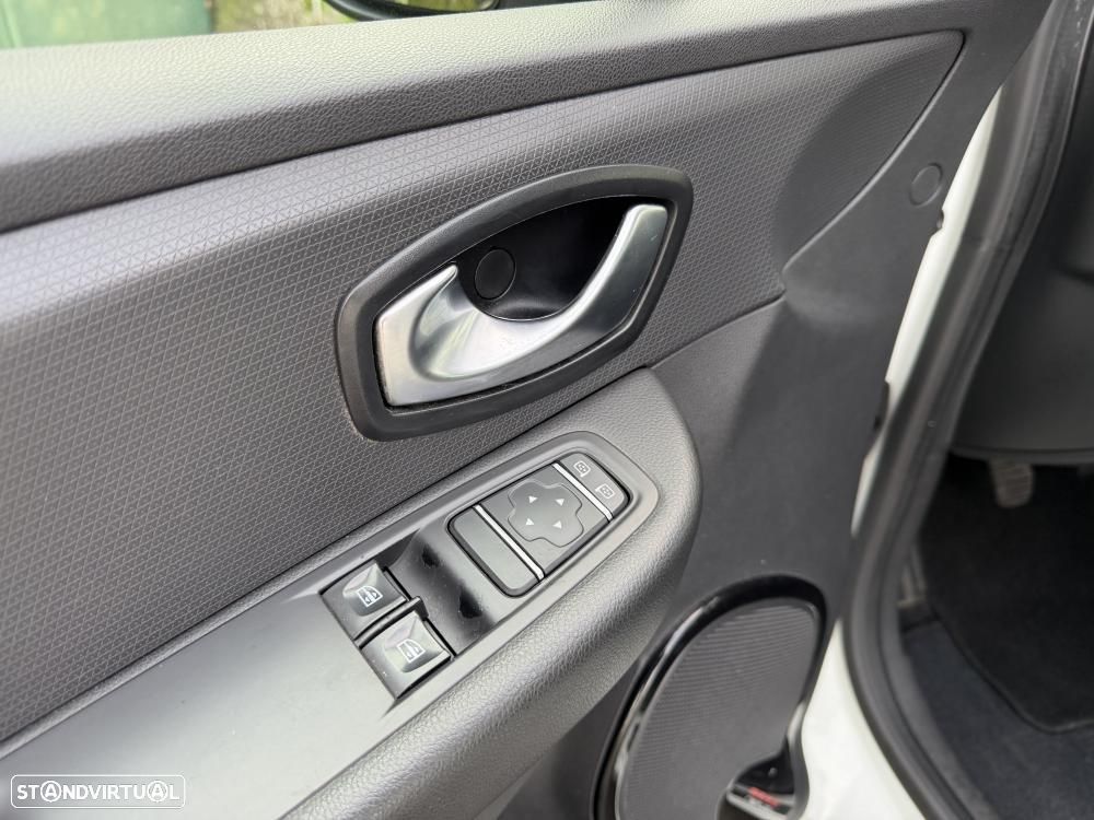 Renault Clio 0.9 TCe Limited - 19