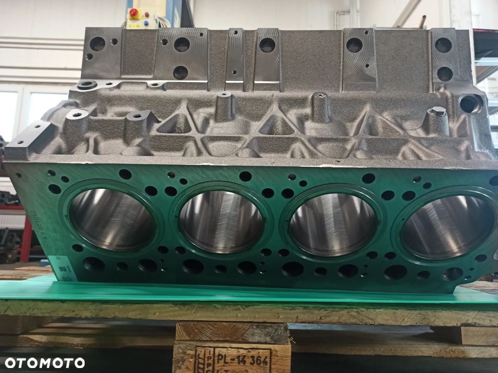 Nowy Blok Silnika Mercedes-Benz OM502 V8 Liebherr, Claas - 7
