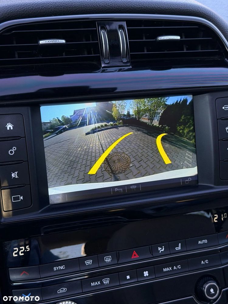 Jaguar XE 25t AWD Prestige - 13