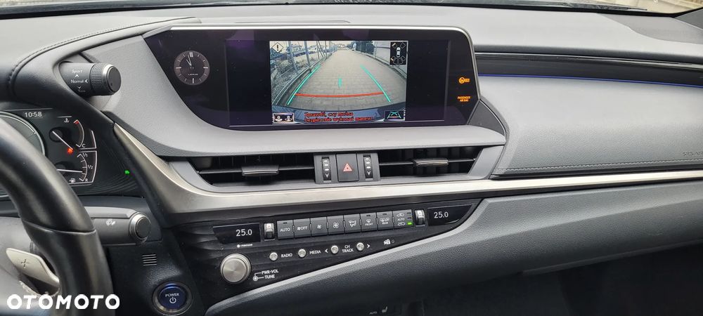 Lexus ES 300h Business Edition + - 15