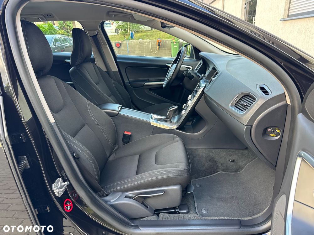 Volvo V60 D3 Geartronic Momentum Pro - 17