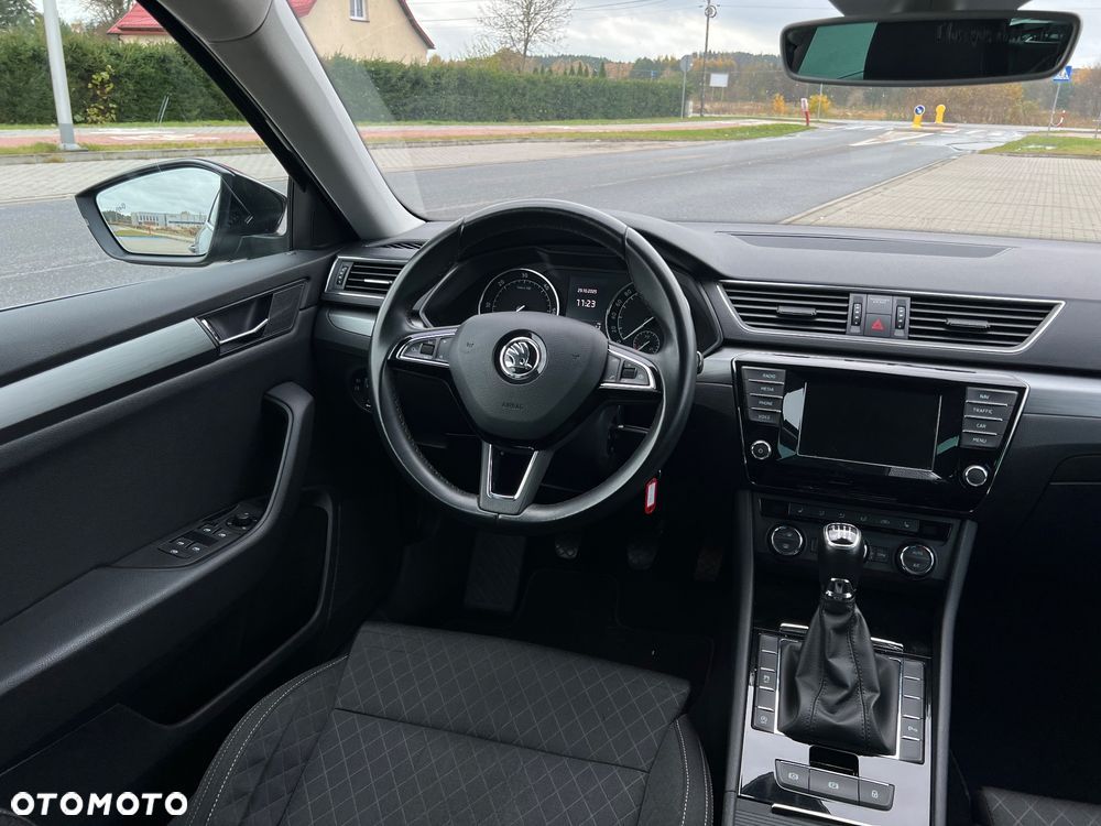 Skoda Superb 2.0 TDI Sportline - 26