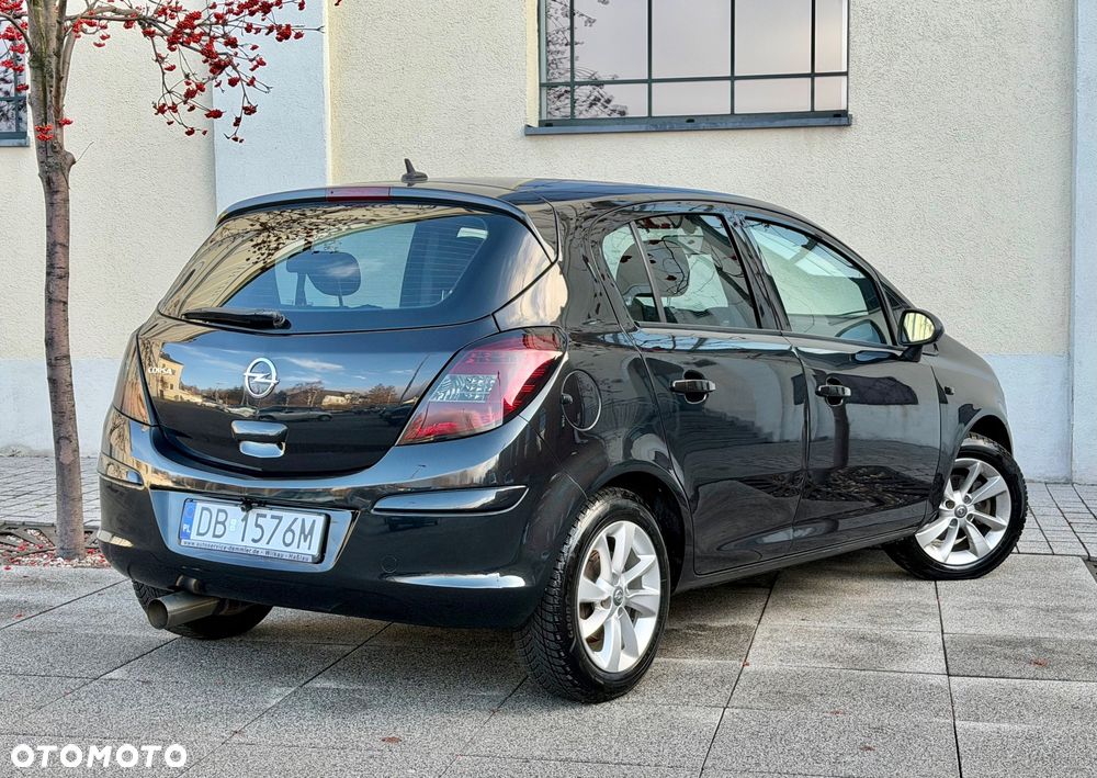 Opel Corsa 1.2 16V Cosmo - 25