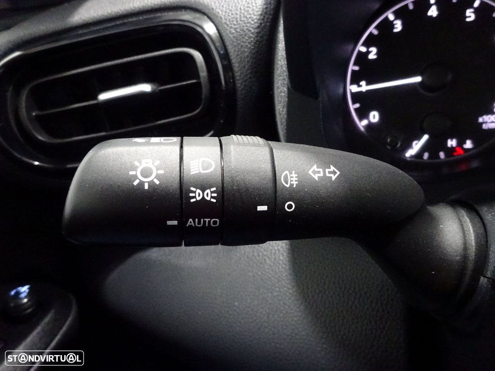 Toyota Yaris 1.5 HDF Comfort Plus - 23