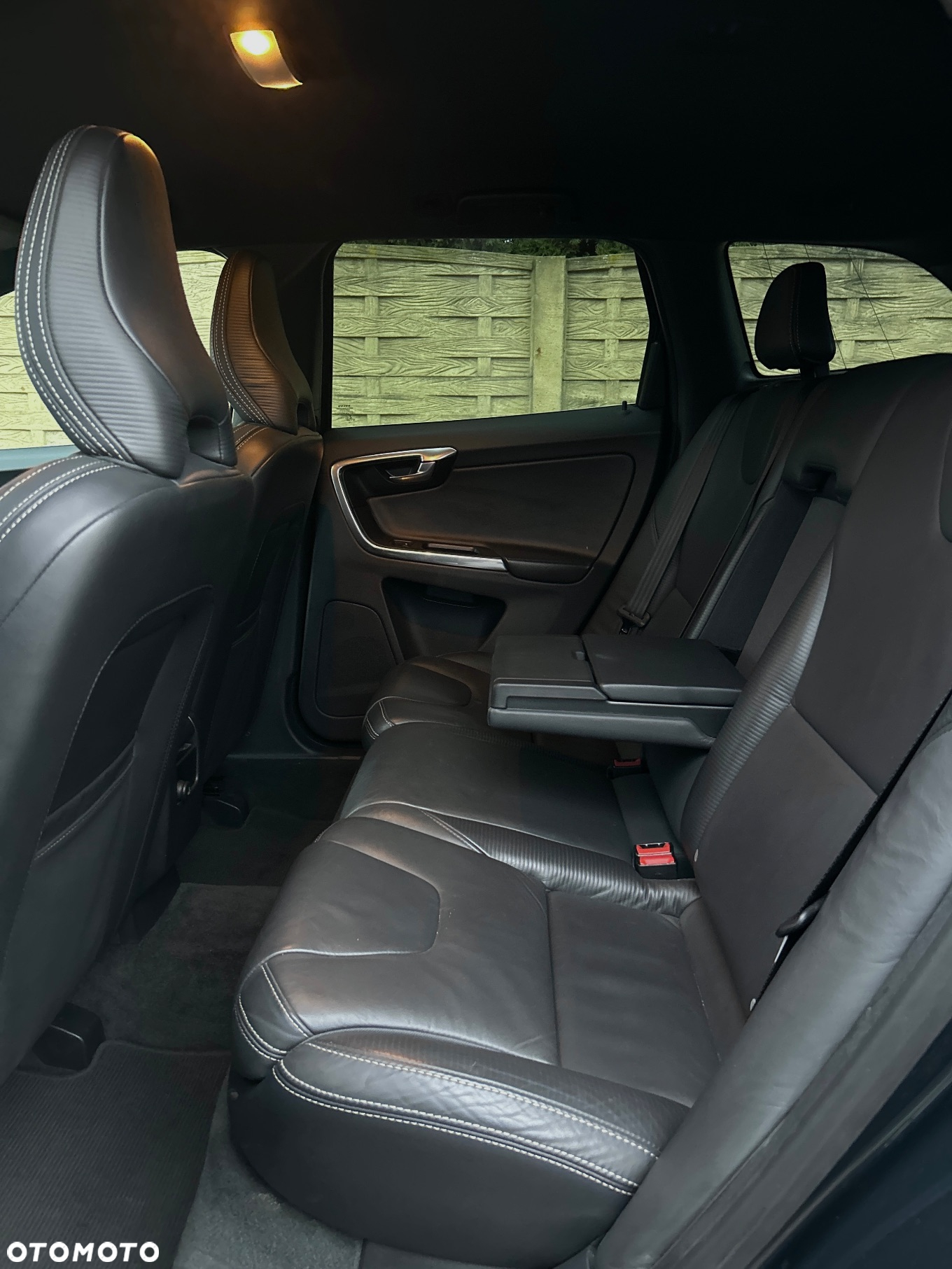 Volvo XC 60 D4 R-Design - 11