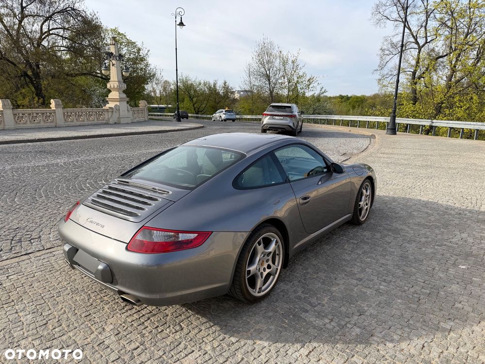 Porsche 911 Carrera - 5