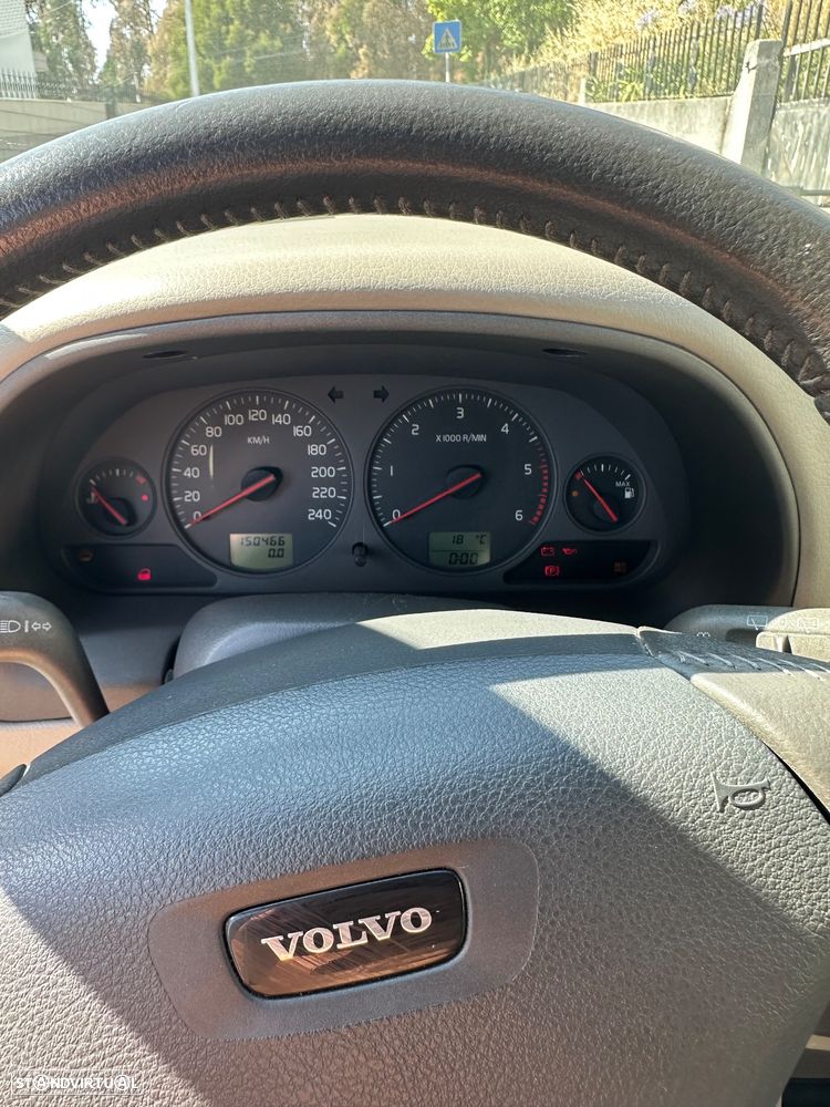 Volvo V40 Cross Country - 6
