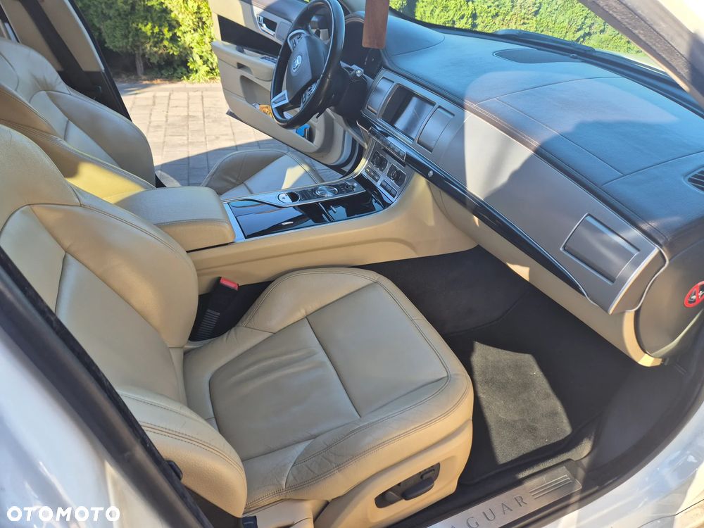 Jaguar XF 3.0 V6 Diesel S Sportbrake - 6