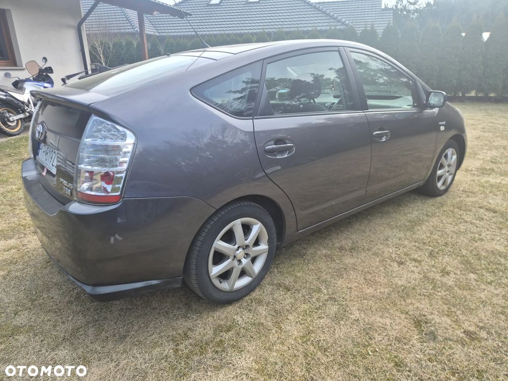 Toyota Prius - 4