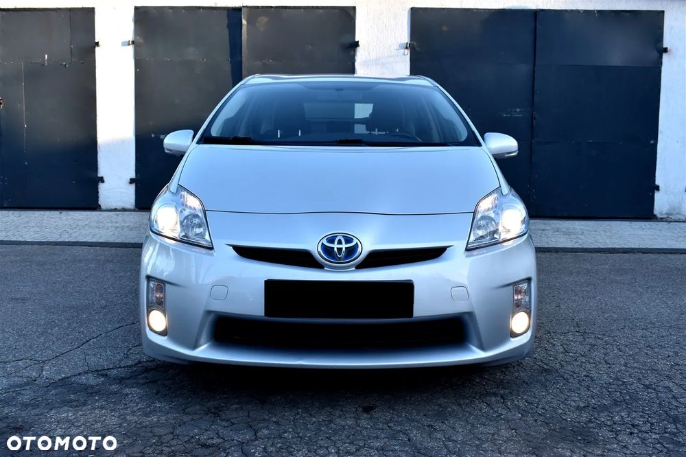 Toyota Prius (Hybrid) Executive - 2