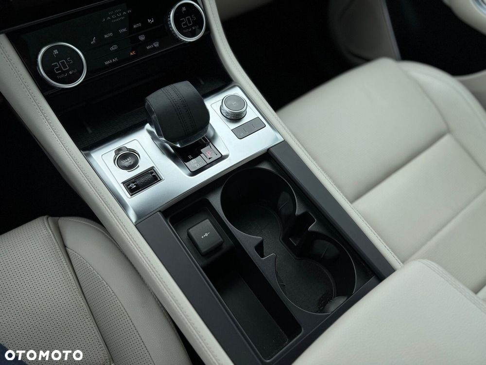 Jaguar F-Pace - 14