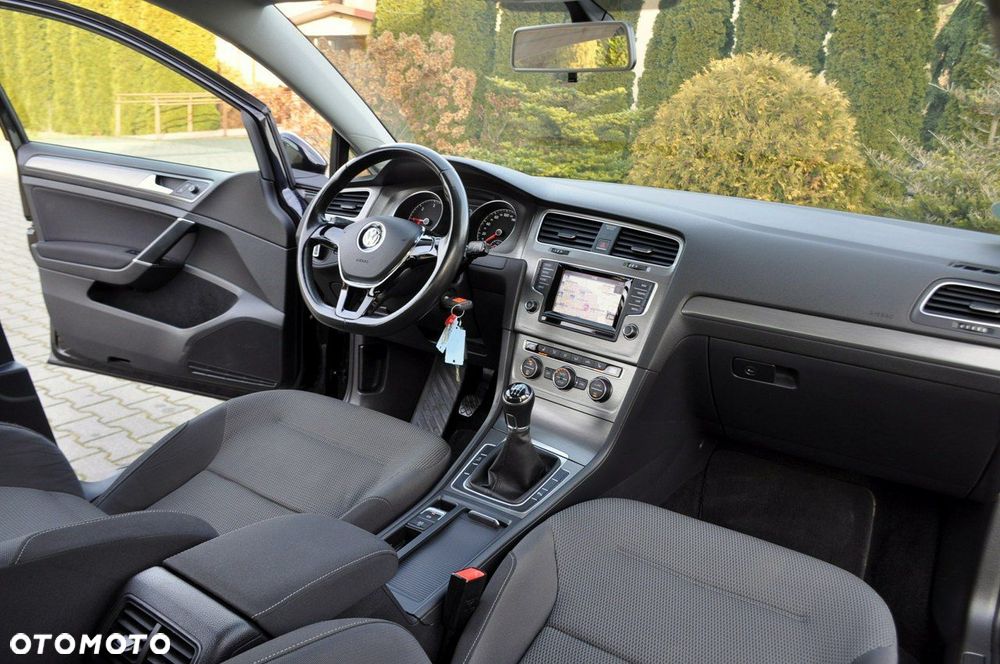 Volkswagen Golf - 24