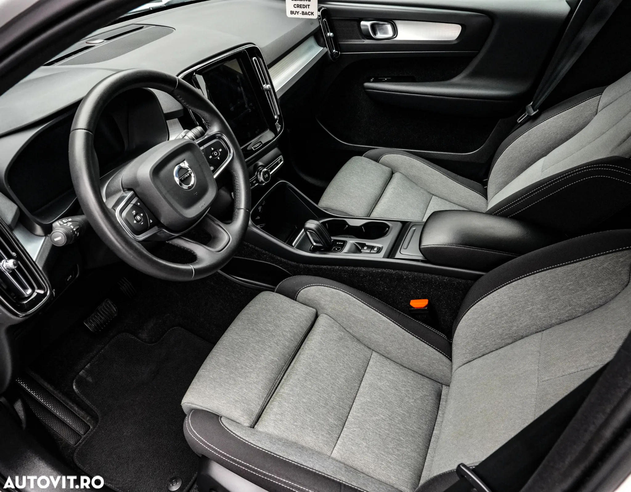 Volvo XC 40 T3 AT8 Momentum Pro - 9