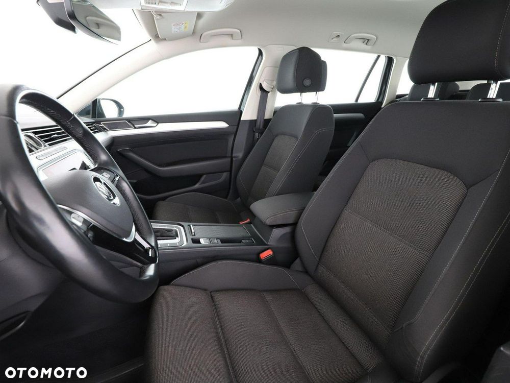 Volkswagen Passat - 13