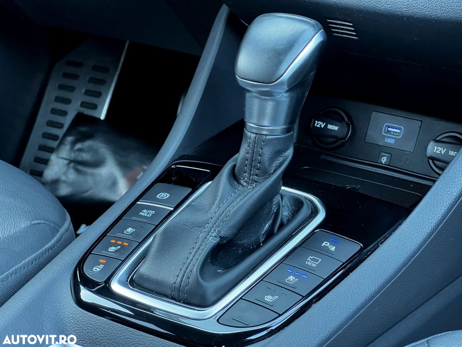 Hyundai IONIQ - 12