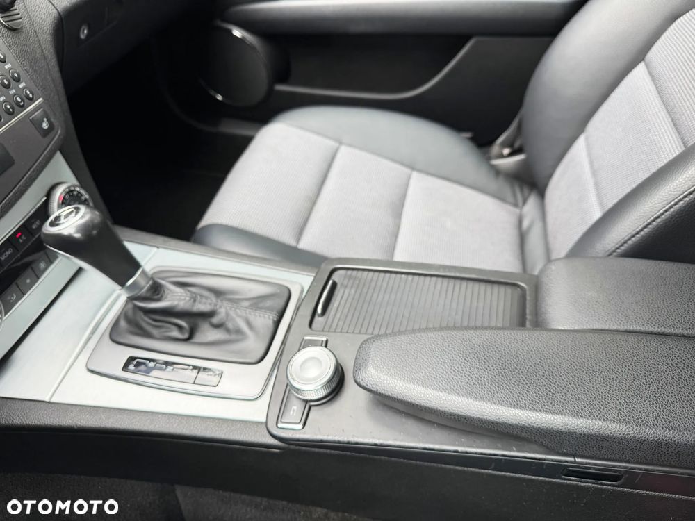 Mercedes-Benz Klasa C 250 CGI Automatik BlueEFFICIENCY Avantgarde - 29