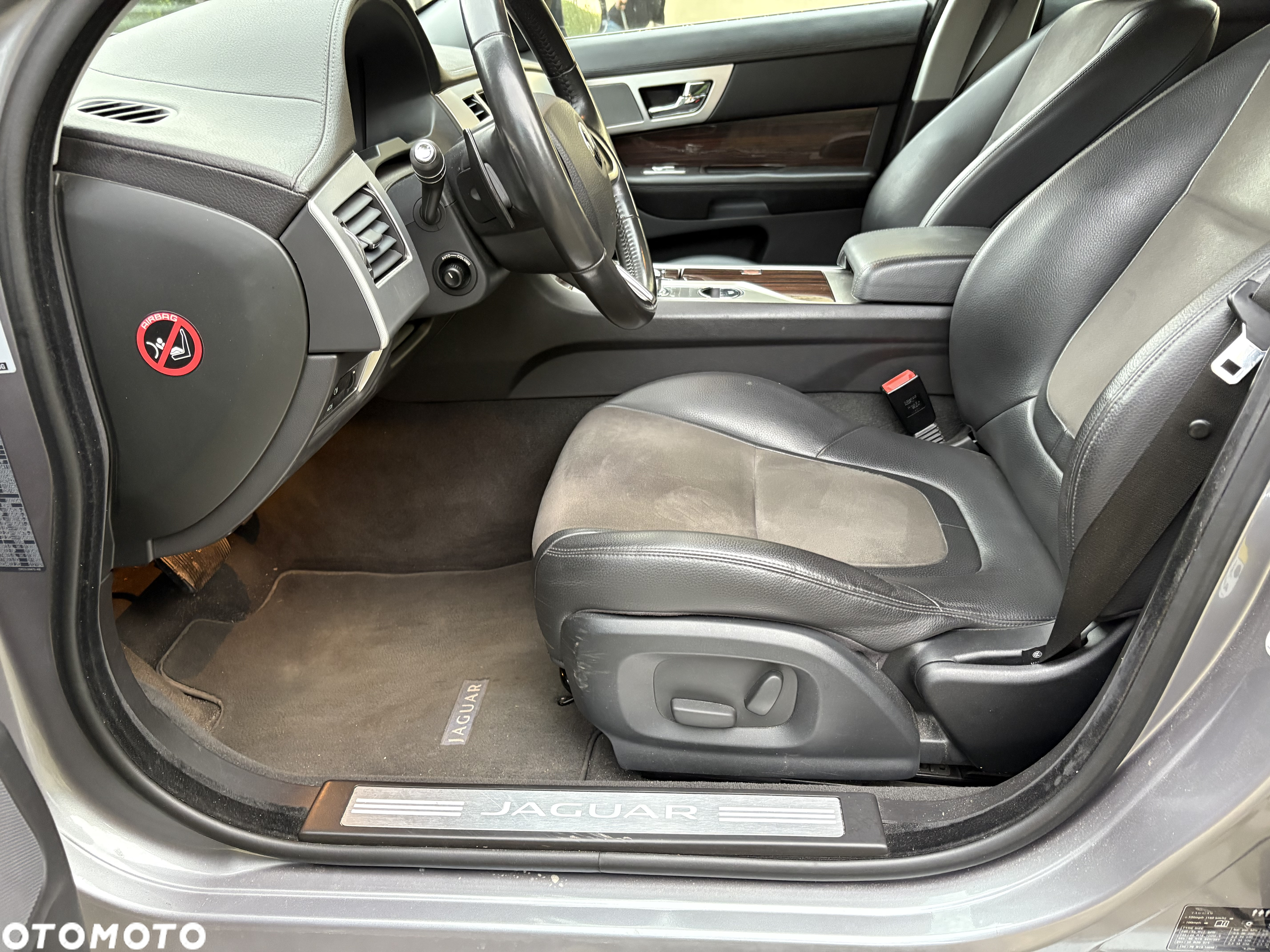 Jaguar XF 2.2 D Luxury - 12