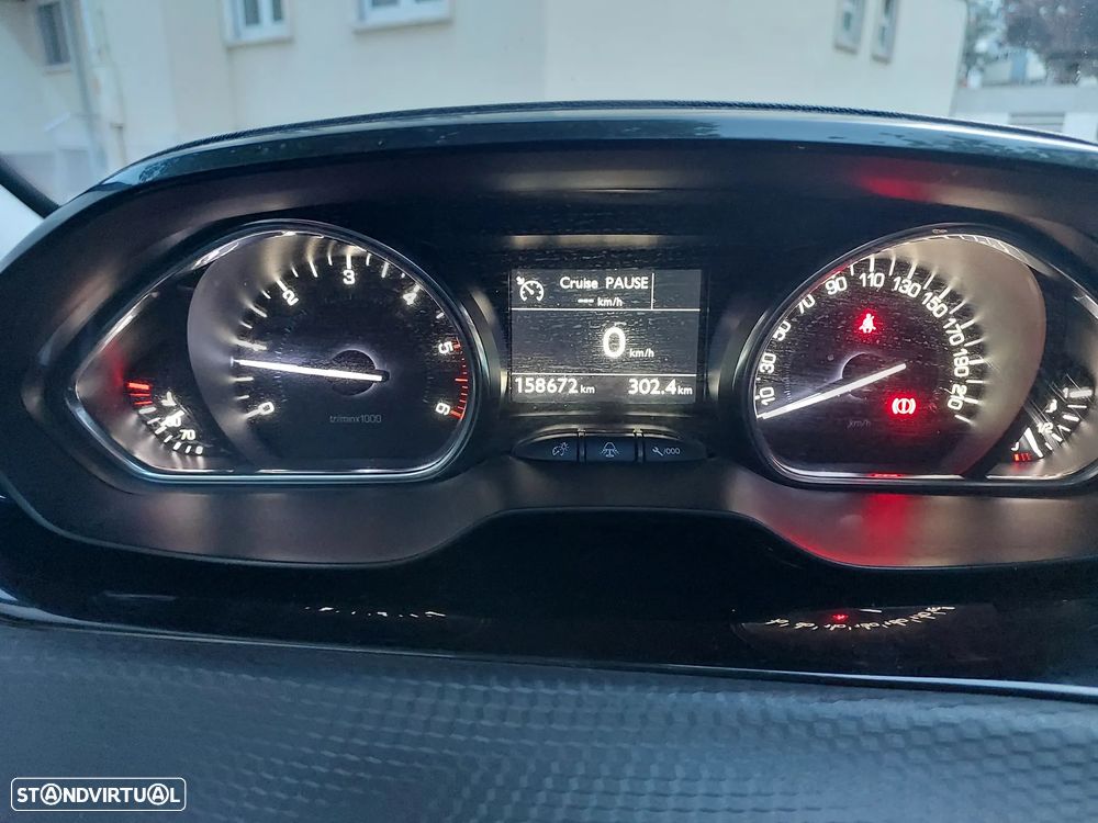 Peugeot 2008 BlueHDi 100 Allure - 4
