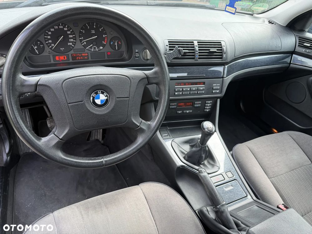 BMW Seria 5 528i - 12
