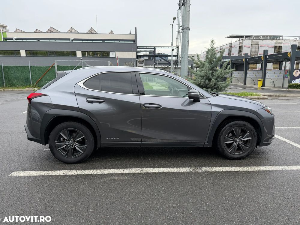 Lexus UX - 7