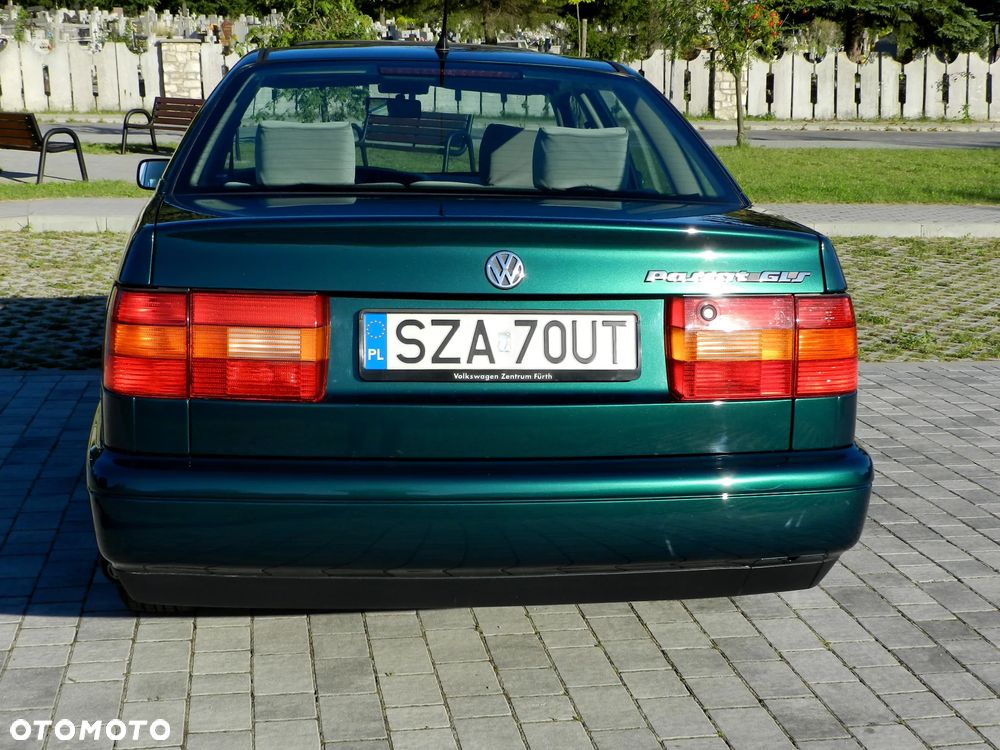 Volkswagen Passat - 4