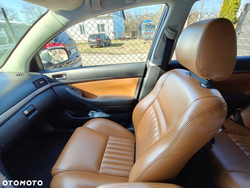 Toyota Avensis 2.0 D-4D Sol plus+NAVI - 31