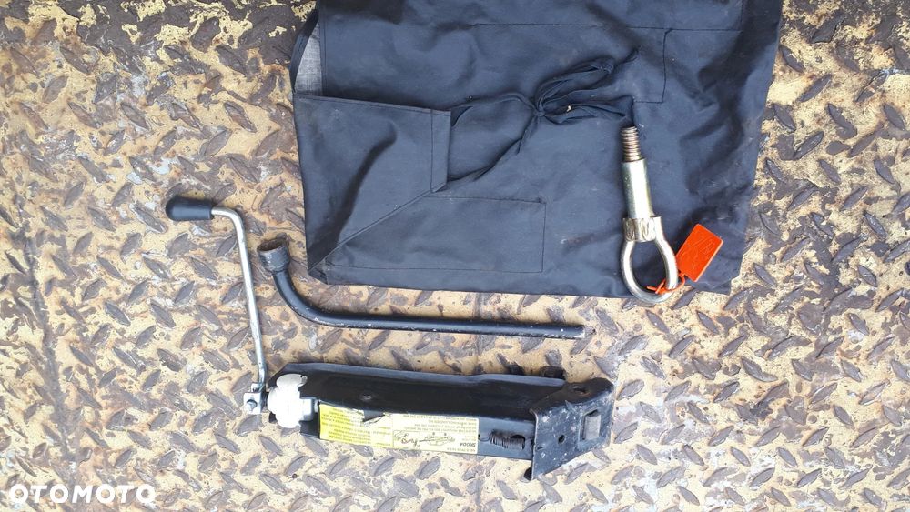 SKODA FABIA I VW Golf 4 Ćwiartka Błotnik Próg Słupek - 6