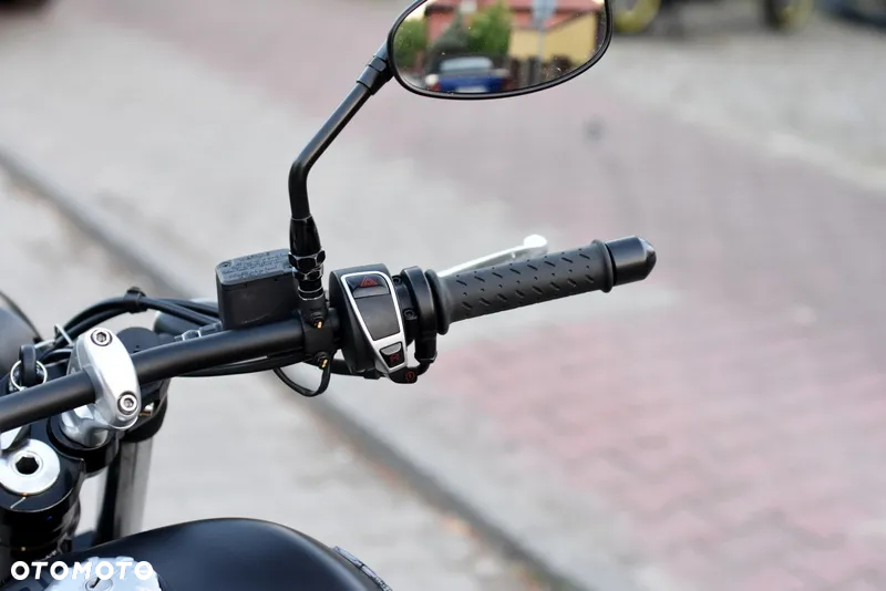 Moto Guzzi V9 - 32