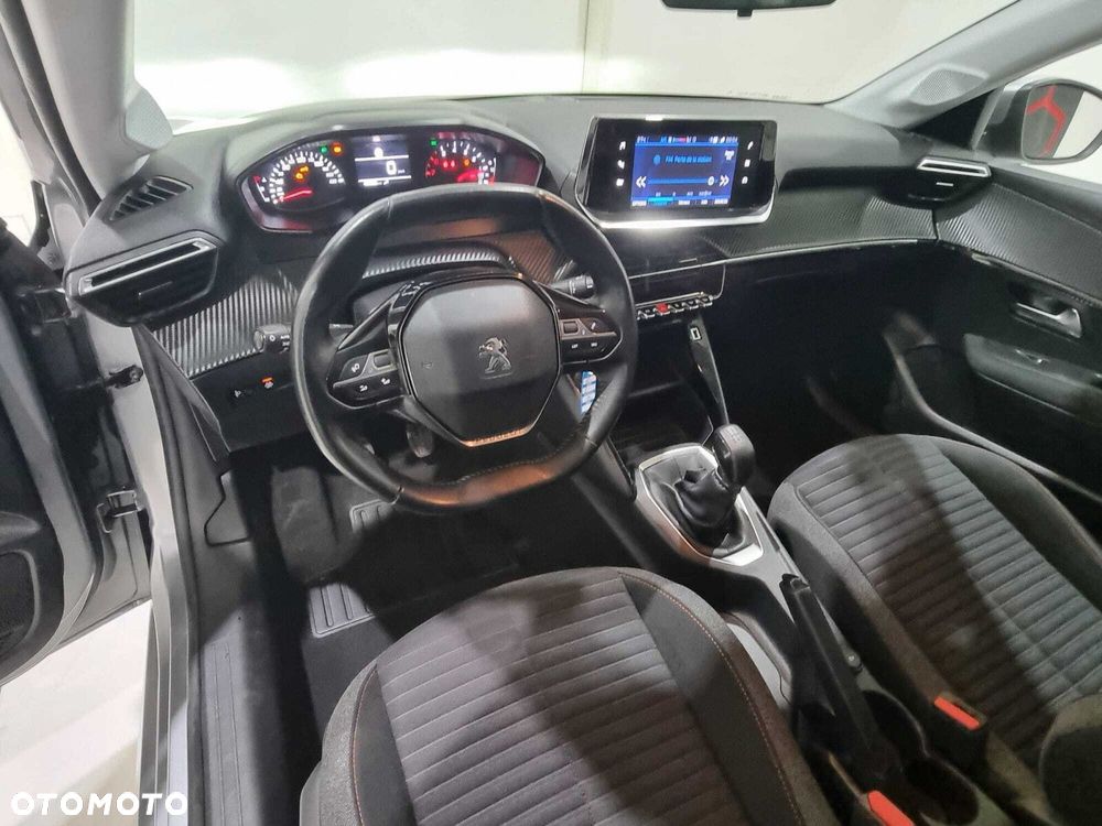 Peugeot 208 - 17