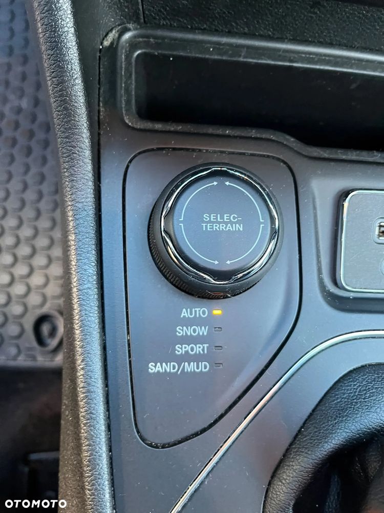Jeep Cherokee - 10
