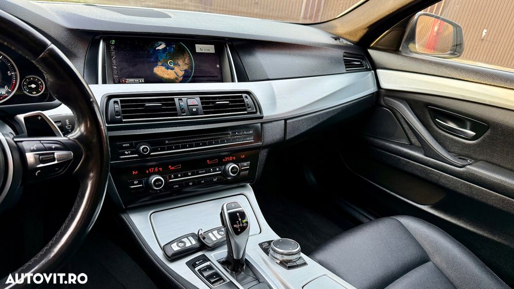 BMW Seria 5 530d xDrive Touring Sport-Aut. - 12