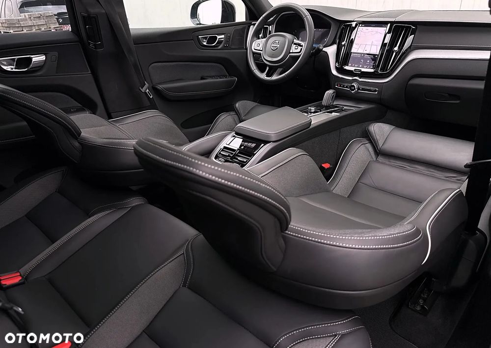 Volvo XC 60 B4 D AWD Plus Dark - 6