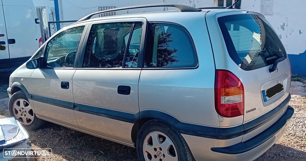 Opel Zafira 2.2 DTI - 2