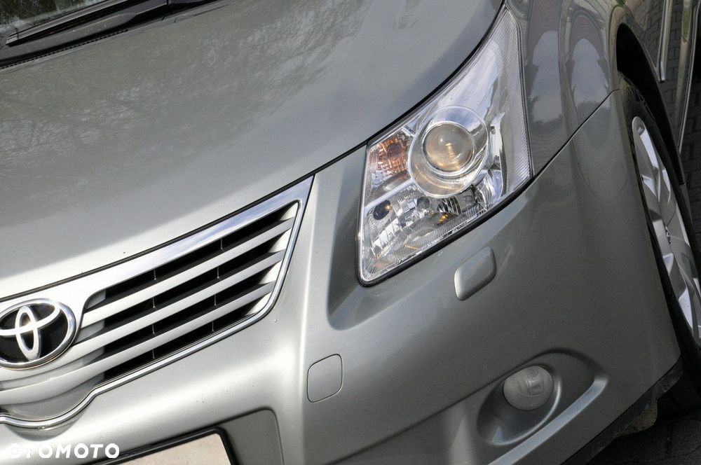 Toyota Avensis 1.8 Active - 24