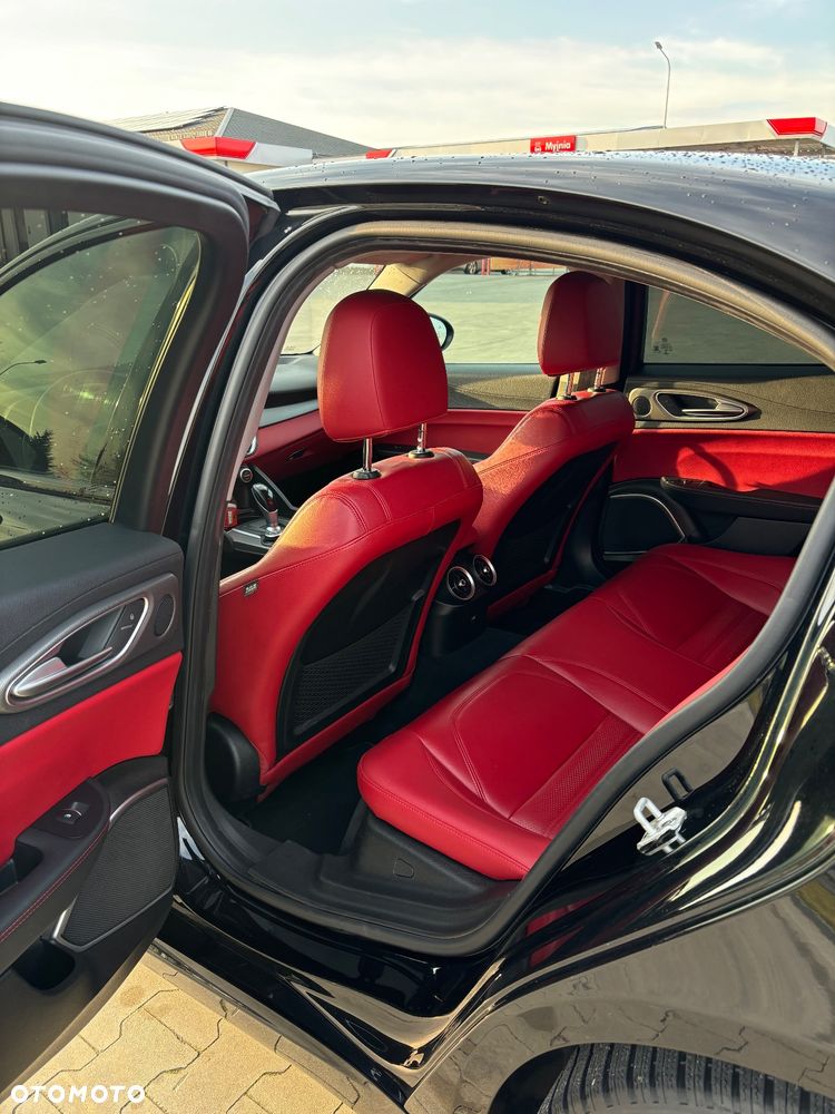 Alfa Romeo Giulia 2.0 Turbo 16V AT8 Veloce Ti - 8