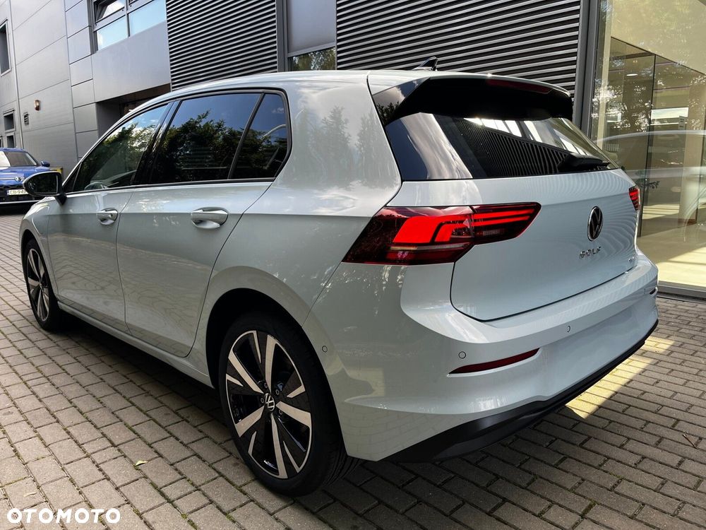 Volkswagen Golf - 8