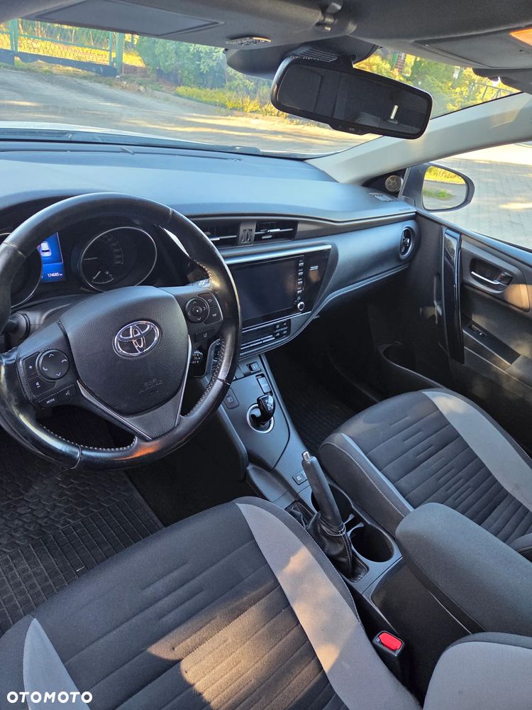 Toyota Auris - 13