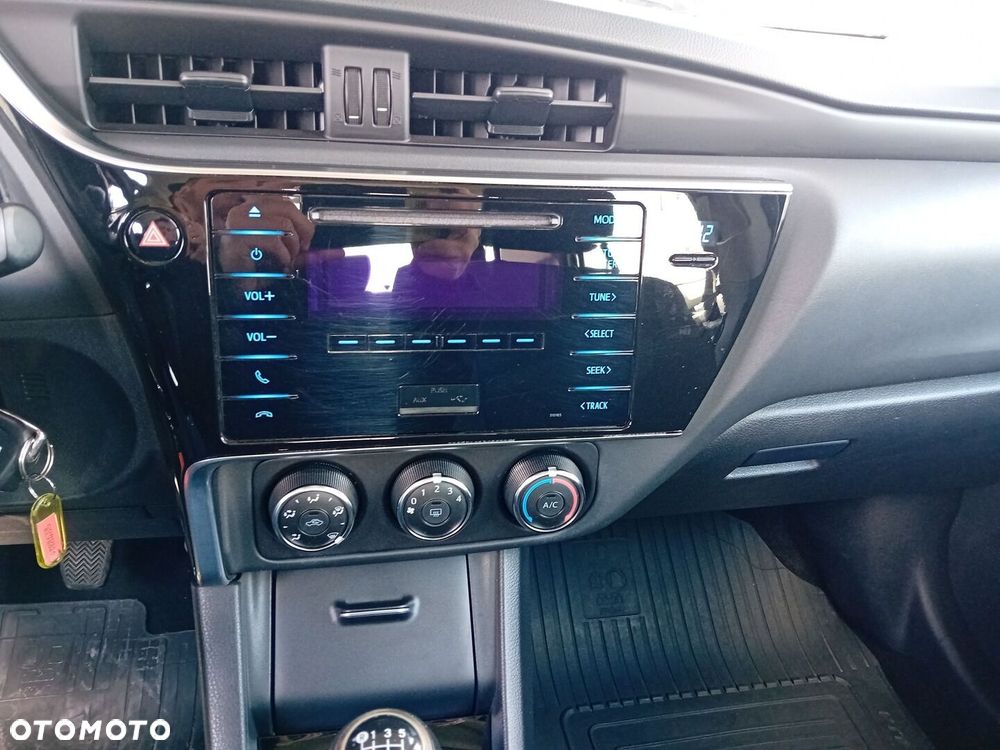 Toyota Corolla 1.6 Active EU6 - 17