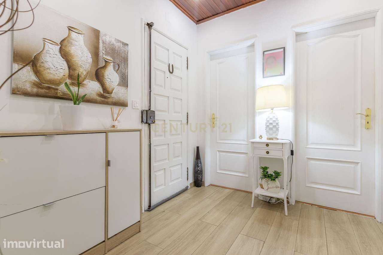 Apartamento T2 Renovado com Vista para o Rio em Lavradio - Grande imagem: 2/17