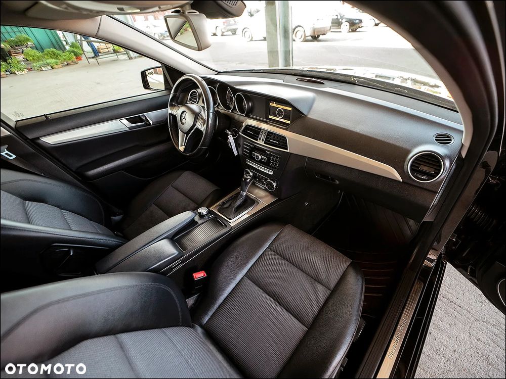 Mercedes-Benz Klasa C 180 BlueEFFICIENCY 7G-TRONIC Avantgarde - 19