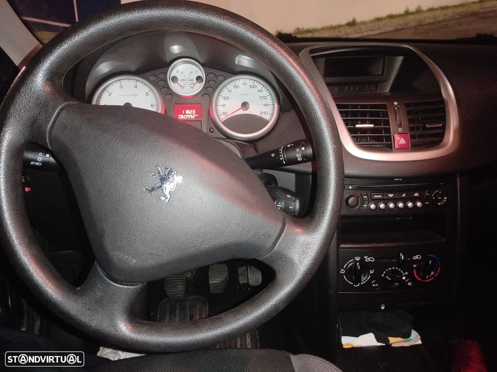 Peugeot 207 1.4 16V Sport - 4