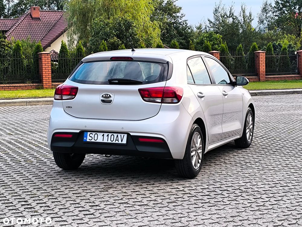 Kia Rio 1.2 L - 6