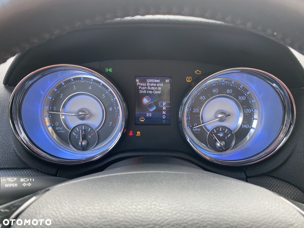 Chrysler 300s - 13