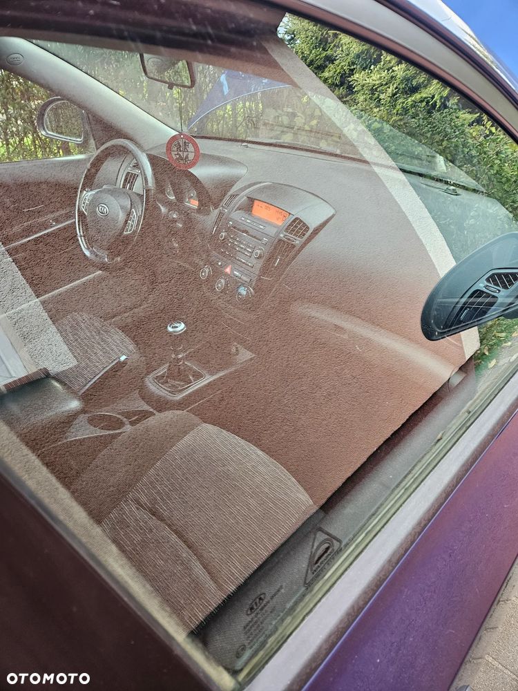 Kia Ceed - 21