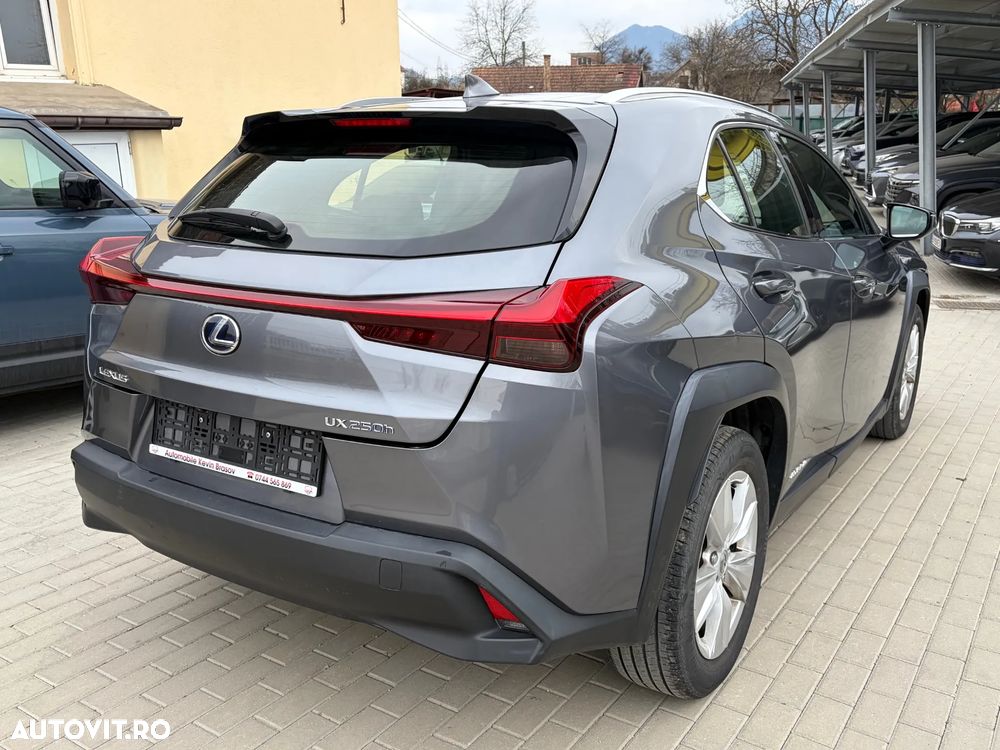 Lexus UX 250h Business Edition - 4